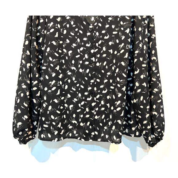 LUSH Top Women's Large V-Neck Button Down Modern Print Black Ivory NEW - Picture 5 of 13
